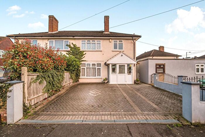 4 Bedroom Semi Detached House To Rent In Gainsborough Road, New Malden, KT3