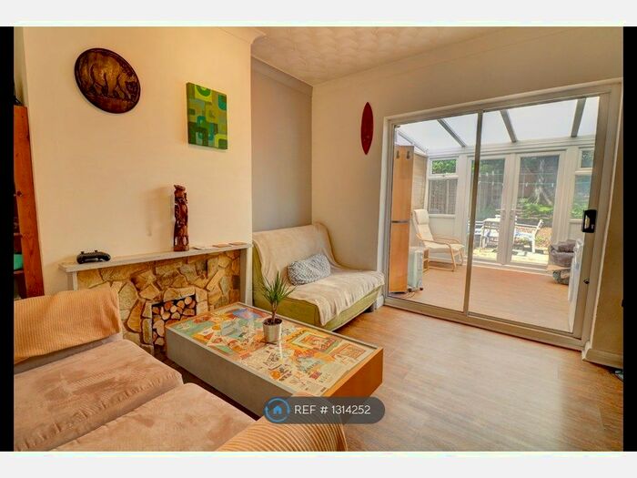 2 Bedroom Maisonette To Rent In Braemar Avenue, Bexleyheath DA7