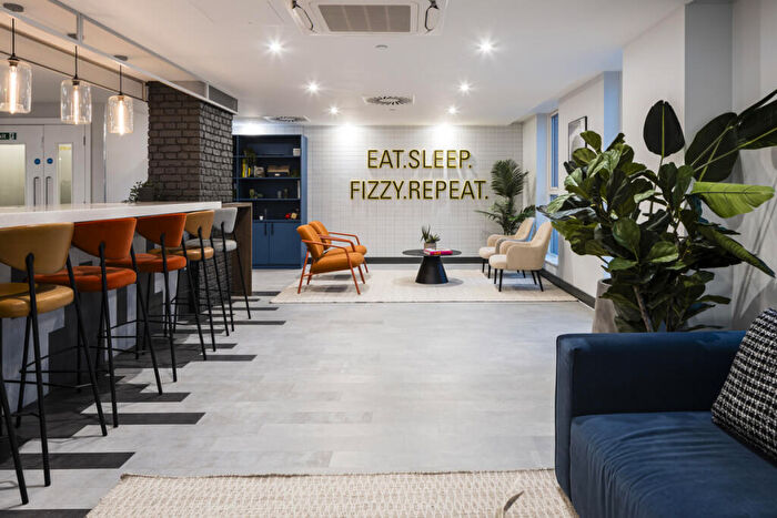 2 Bedroom Flat To Rent In Fizzy Ea B - Silvertown Way London, E16