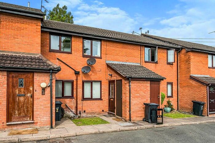 1 Bedroom Flat To Rent In Tansey Court, Birds Meadow, Brierley Hill, West Midlands, DY5