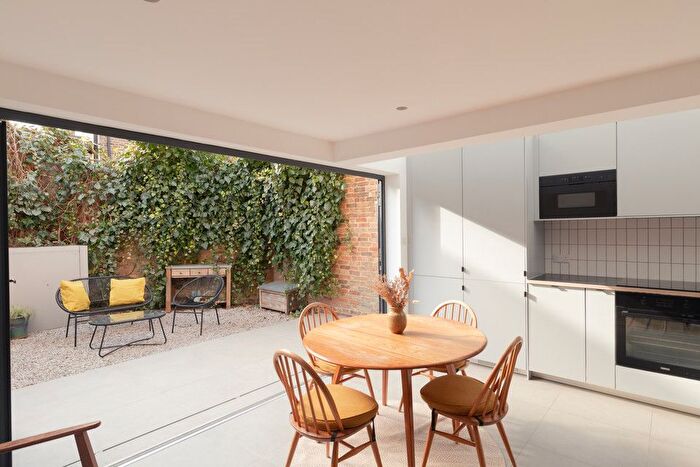 2 Bedroom Flat For Sale In Rommany Road, West Norwood, SE27