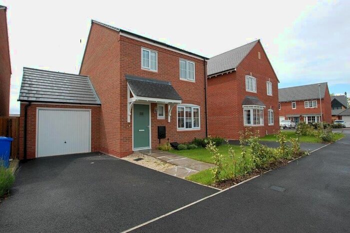 3 Bedroom Detached House To Rent In Sutton Crescent, Burton Upon Trent, Staffordshire, DE13