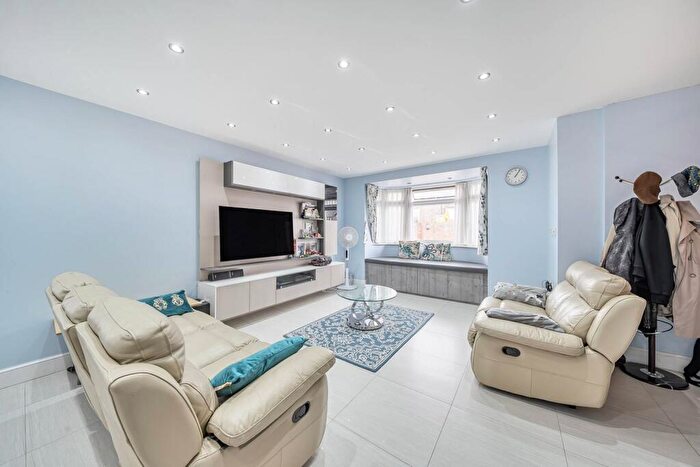 4 Bedroom Bungalow To Rent In Chaplin Road, Wembley, HA0