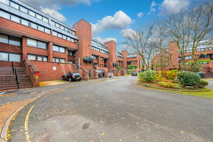 1 Bedroom Apartment To Rent In Britten Close, London, NW11