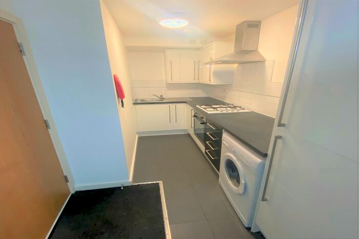 1 Bedroom Flat To Rent In Victoria Road, Gidea Park, Romford, RM1