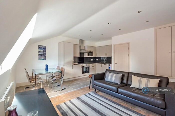 2 Bedroom Flat To Rent In Commercial Road, London, E14