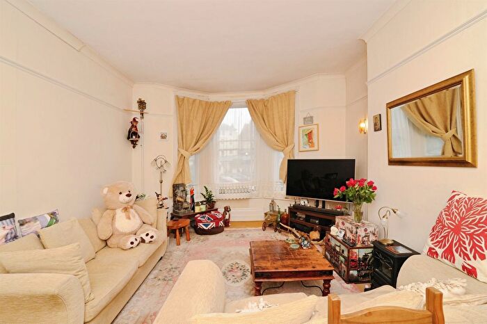 1 Bedroom Flat For Sale In Carisbrooke Road, St. Leonards-On-Sea, TN38