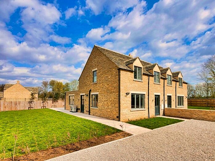 4 Bedroom Semi-Detached House To Rent In Weald Street, Bampton, OX18