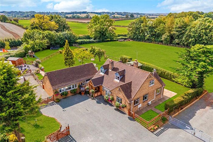 5 Bedroom Equestrian Property For Sale In Cropredy Lane, Williamscot, Oxfordshire, OX17