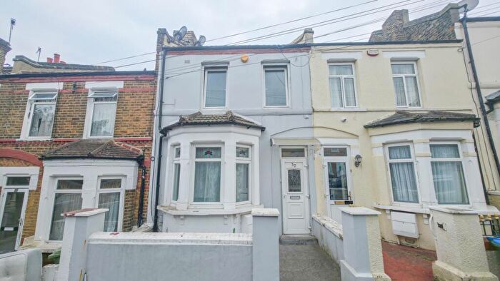 3 Bedroom Terraced House For Sale In Ingledew Road, Plumstead, London, SE18