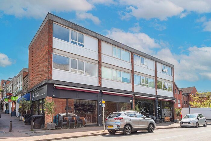 2 Bedroom Flat To Rent In Arden Grove, Harpenden, Herts, AL5