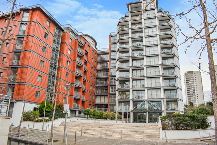 2 Bedroom Flat To Rent In Holland Gardens, Brentford, TW8