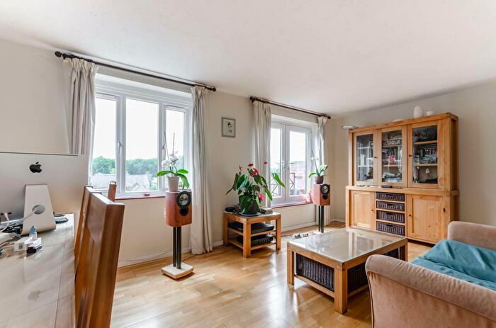 1 Bedroom Apartment To Rent In Discovery Walk, London, E1W