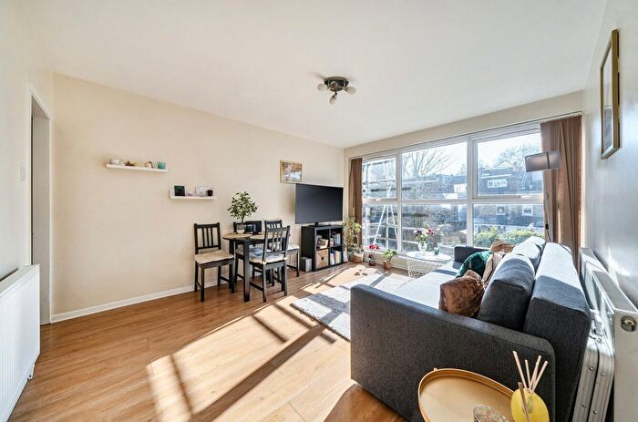 2 Bedroom Flat To Rent In Lenham Road, Lee, London, SE12