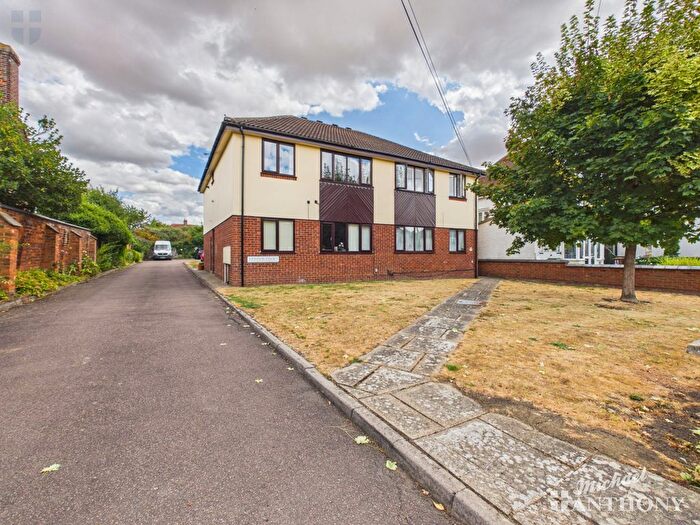 2 Bedroom Flat For Sale In Milton Road, Aylesbury, HP21