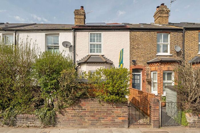 3 Bedroom Property For Sale In Lower Mortlake Road, Richmond, TW9