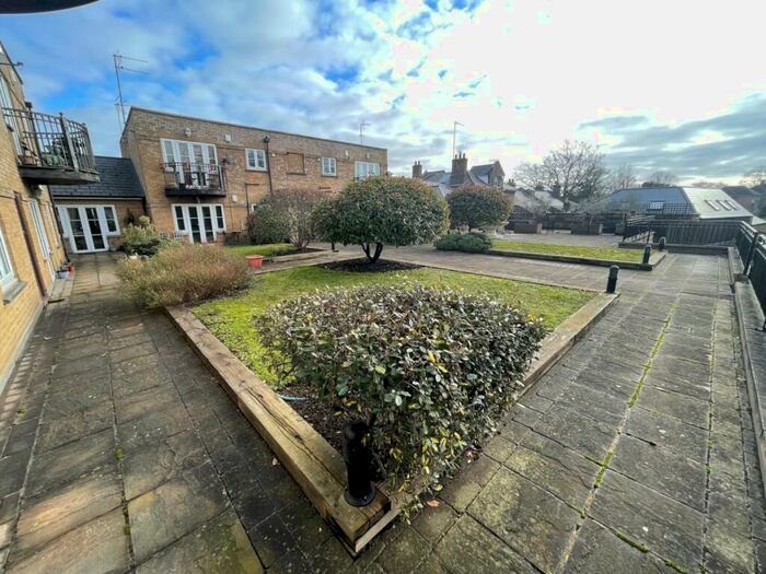 2 Bedroom Flat To Rent In Fontaine Court, High Street, Southgate, N14