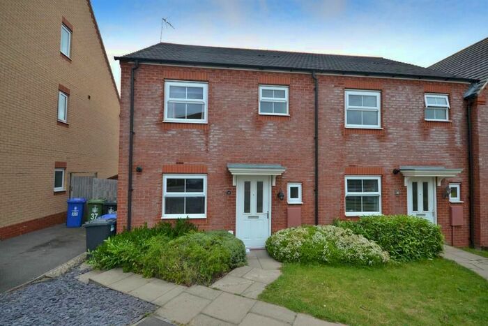 3 Bedroom Semi-Detached House To Rent In Walkers Way, Roade, Northampton, Northamptonshire, NN7