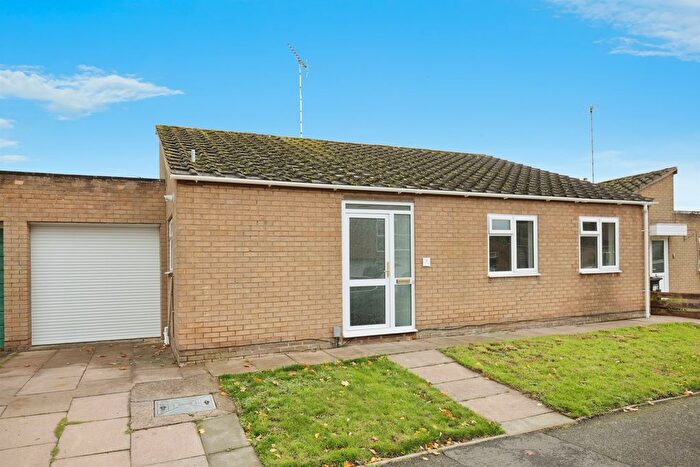 4 Bedroom Semi Detached Bungalow For Sale In Randolph Close, Leamington Spa, CV31