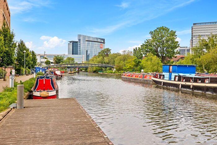 2 Bedroom Flat For Sale In Ref: Gk - Durham Wharf Drive, Brentford, TW8