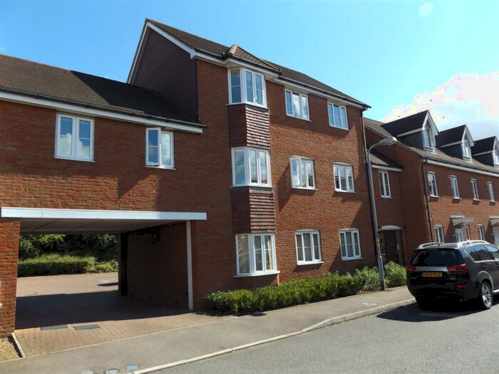 2 Bedroom Apartment To Rent In Hopton Grove, Newport Pagnell, MK16