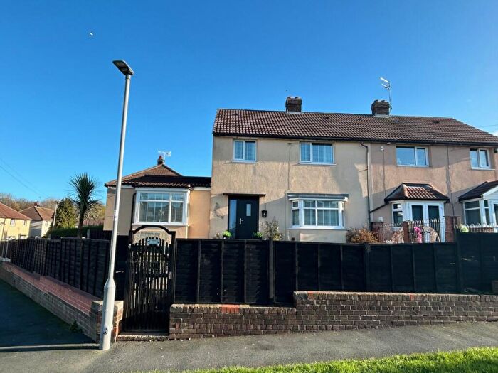 4 Bedroom Semi-Detached House For Sale In Lingcroft Green, West Bowling, Bradford, BD5