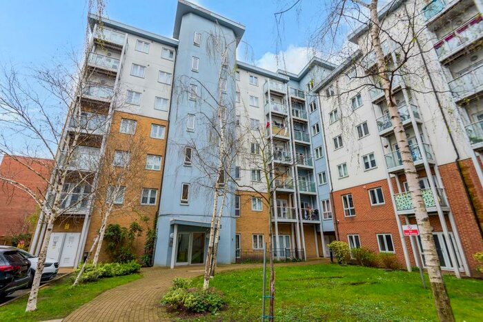 1 Bedroom Apartment To Rent In Slough, Berkshire, SL2