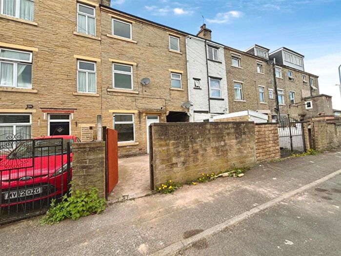 2 Bedroom Terraced House For Sale In Greaves Street, Bradford, BD5