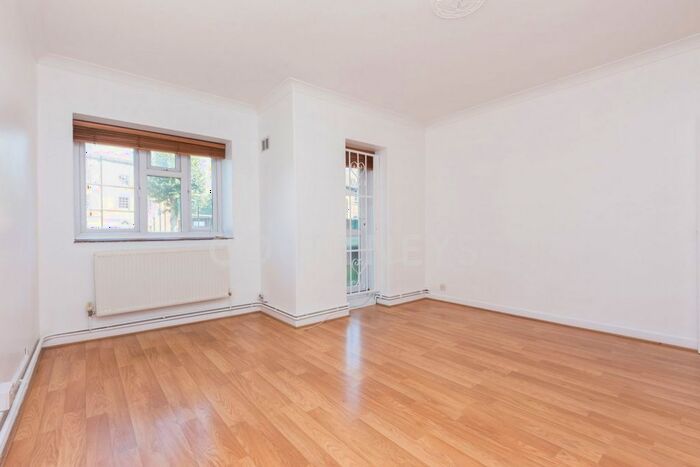 2 Bedroom Flat To Rent In Well Street, London, E9