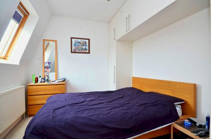 2 Bedroom Flat To Rent In Killyon Road, Clapham Old Town, London, SW8