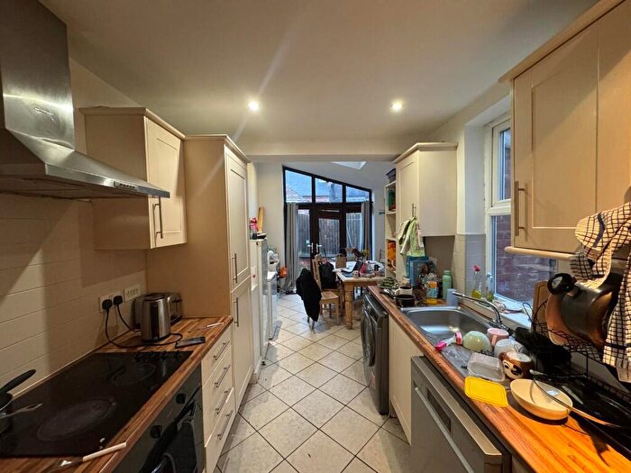 5 Bedroom Semi Detached House To Rent In Douglas Road, Nottingham, Nottinghamshire, NG7