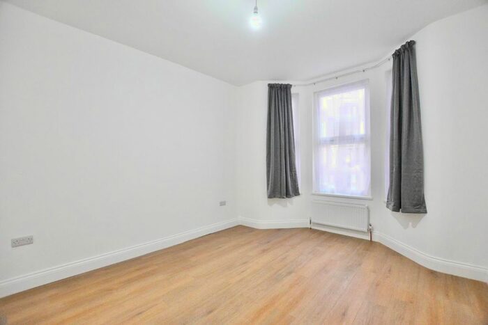 3 Bedroom Terraced House To Rent In Windsor Road, Ilford, IG1