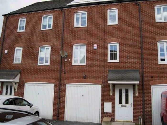 3 Bedroom House To Rent In North Dene Park, Oldham, OL9