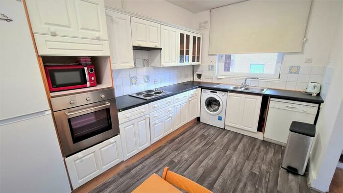 3 Bedroom Apartment To Rent In Viceroy Close, East End Road, East Finchley, N2