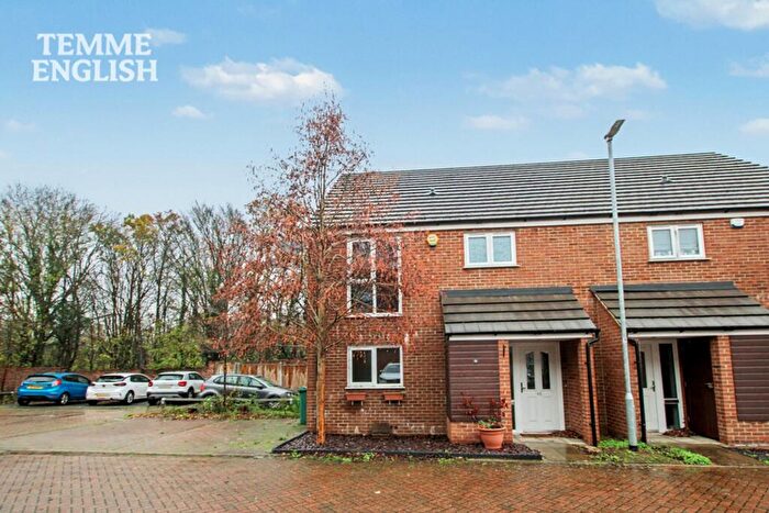 3 Bedroom Semi-Detached House For Sale In Russell Close, Laindon, SS15