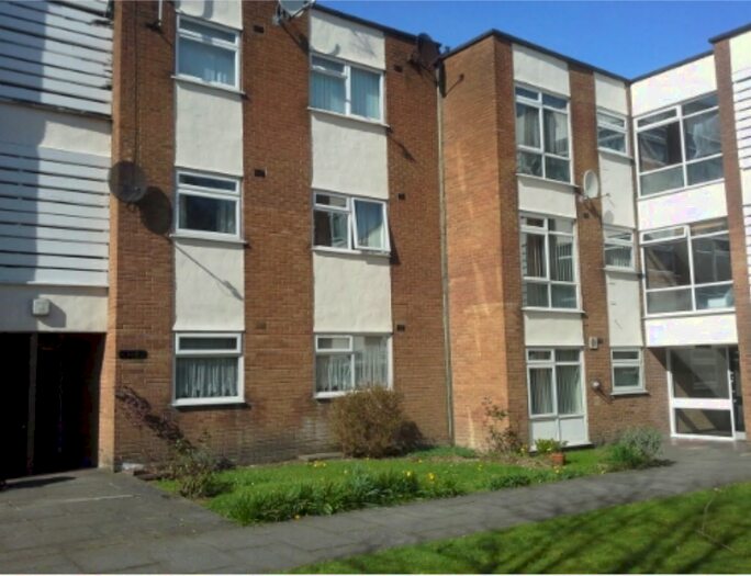 2 Bedroom Flat To Rent In Agecroft Road, Manchester, Greater Manchester, M27