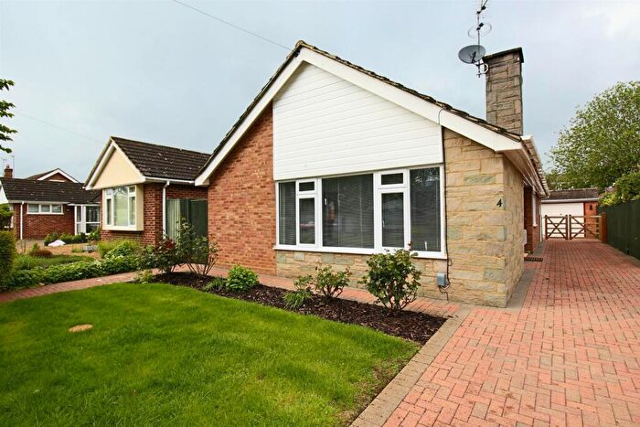 3 Bedroom Bungalow To Rent In Fontwell Close, Maidenhead, Berkshire, SL6