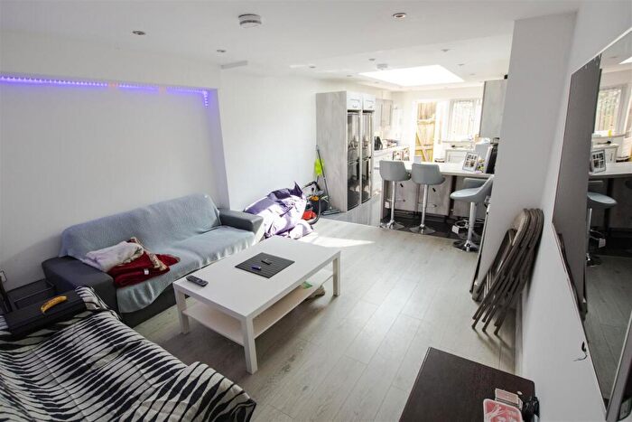 5 Bedroom House To Rent In Goss Croft, Birmingham, West Midlands, B29