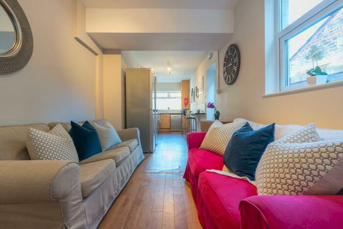 6 Bedroom Terraced House To Rent In Telephone Road, Portsmouth, PO4