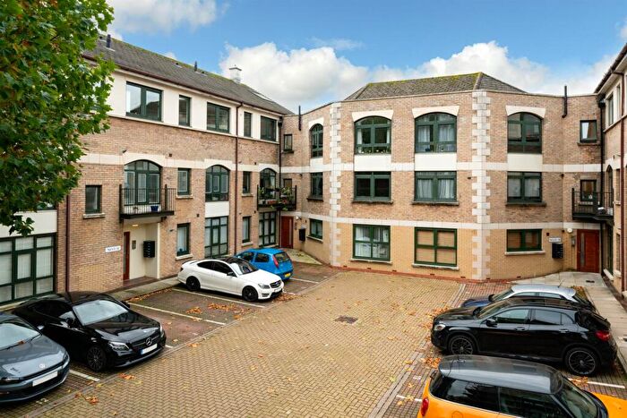 2 Bedroom Apartment To Rent In Corner Hall, Hemel Hempstead, HP3