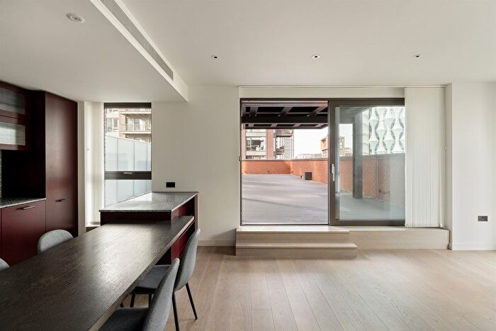 3 Bedroom Flat To Rent In Legacy Building, Viaduct Gardens, Embassy Gardens, SW11