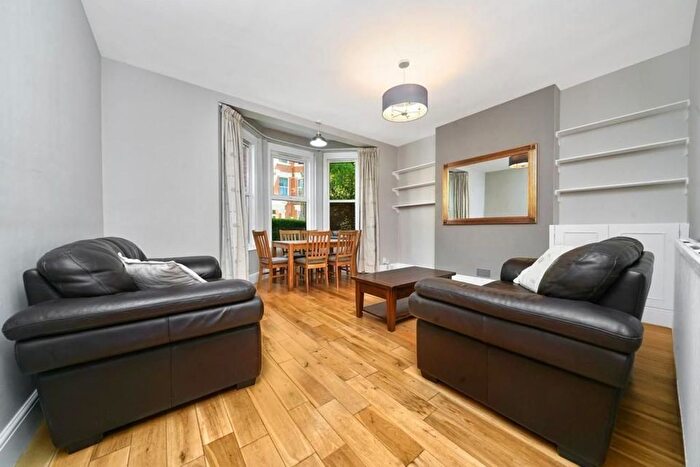 1 Bedroom Flat To Rent In Hackford Road, London, SW9