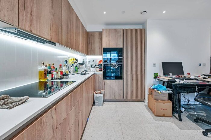 1 Bedroom Flat To Rent In Tapestry Way, London, Whitechapel, London, E1