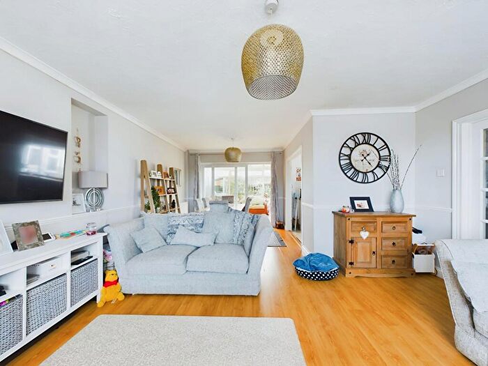 4 Bedroom Detached House For Sale In Peterborough Road, Farcet, PE7