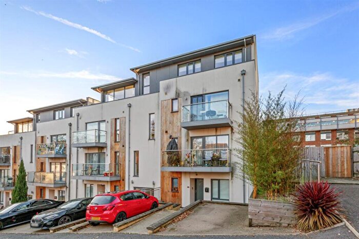 2 Bedroom Apartment For Sale In Easton Street, High Wycombe (walk Of Station), HP11