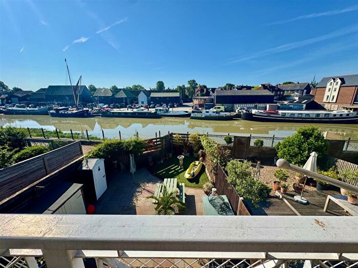 4 Bedroom Town House For Sale In Waterside Close, Faversham, ME13