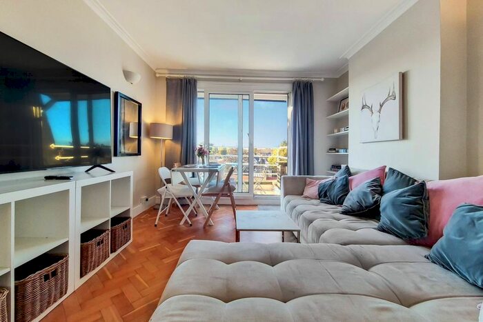 2 Bedroom Flat To Rent In Richmond Road, St Margarets, Twickenham, TW1