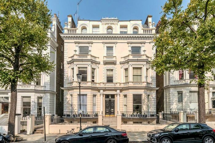 2 Bedroom Flat To Rent In Holland Park, London, W11
