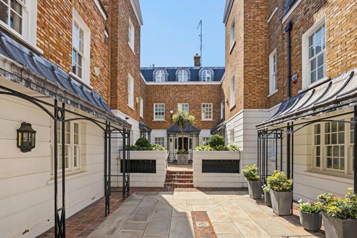 3 Bedroom Terraced House For Sale In Old Church Street, London, United Kingdom, SW3