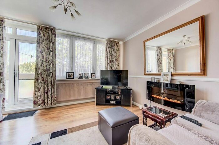 3 Bedroom Flat To Rent In Clem Attlee Court, Fulham, London, SW6